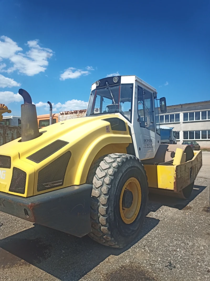 Валяк BOMAG BW216DH-4, снимка 3 - Индустриална техника - 52534363
