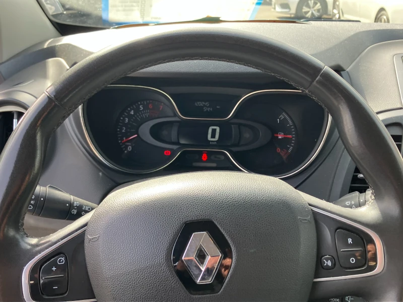 Renault Captur, снимка 14 - Автомобили и джипове - 49449921