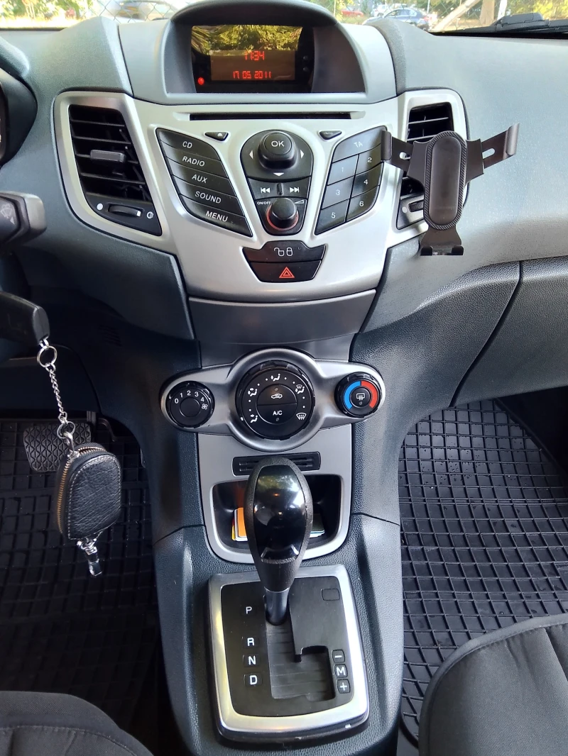 Ford Fiesta бензин/газ, снимка 13 - Автомобили и джипове - 51540229