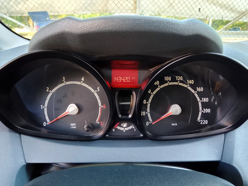 Ford Fiesta бензин/газ, снимка 12 - Автомобили и джипове - 51540229