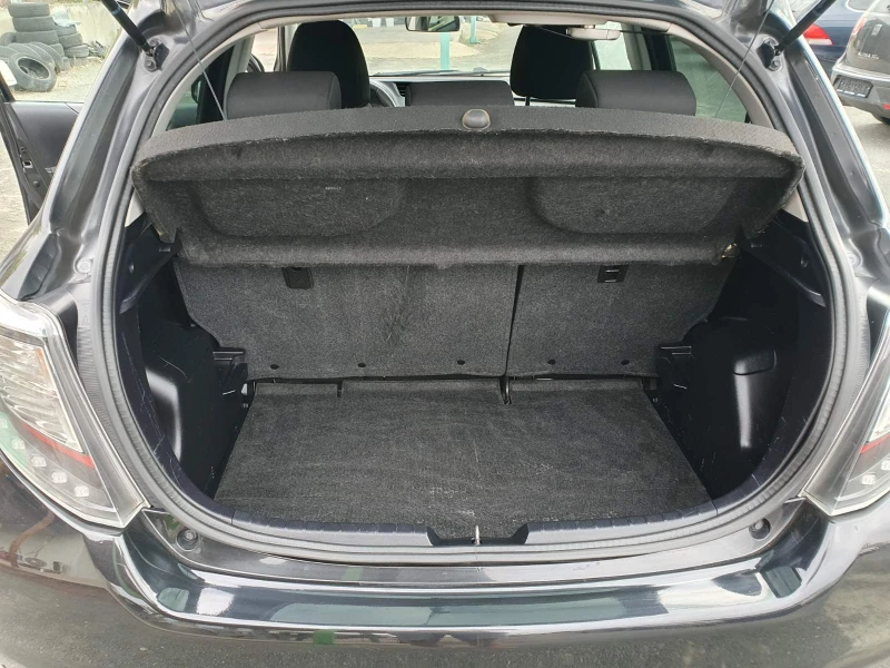 Toyota Yaris 1, 4 D4D, снимка 13 - Автомобили и джипове - 51678241