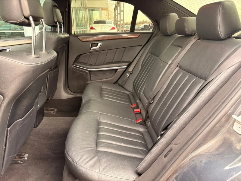 Mercedes-Benz E 350 4matic * CARFAX * АвтоКредит * (ЦЕНА ДО БГ), снимка 17 - Автомобили и джипове - 52553486
