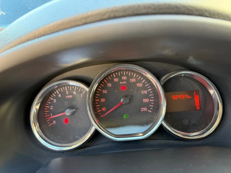 Dacia Sandero Бензин-Газ, снимка 9 - Автомобили и джипове - 53184594