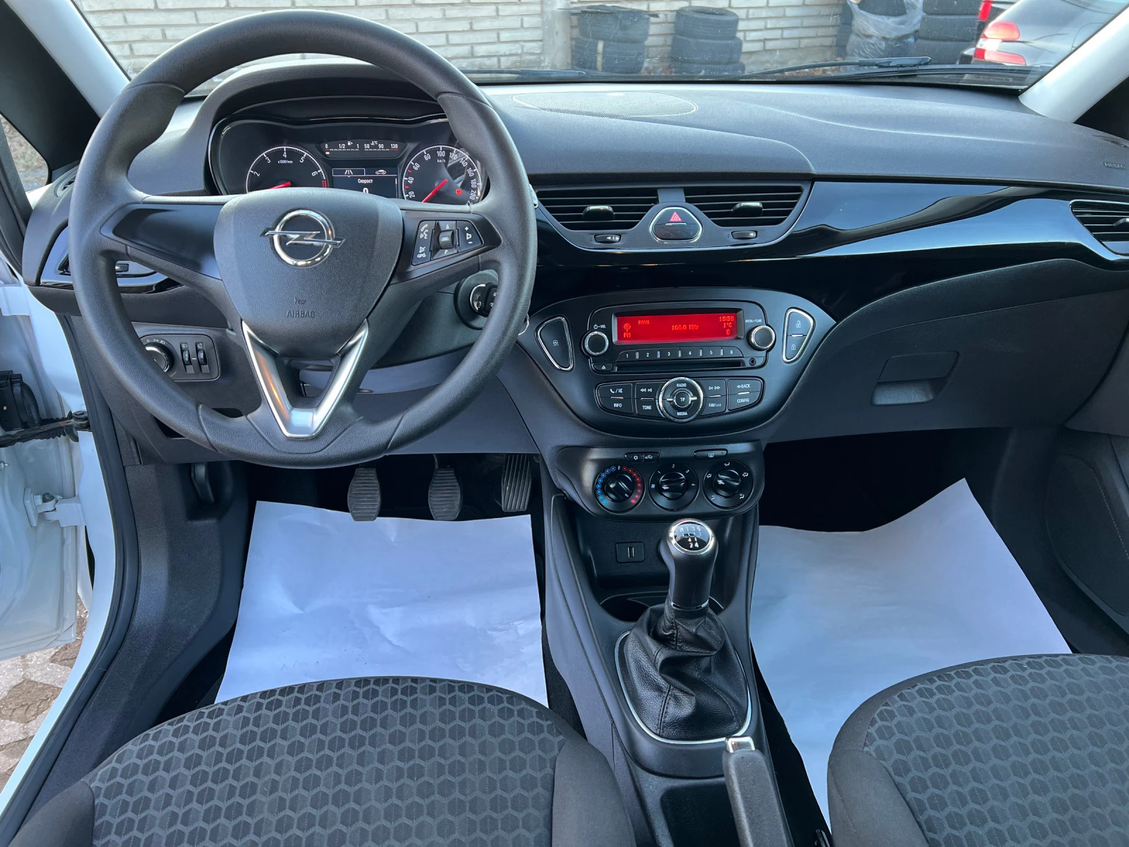 Opel Corsa 1.2 - изображение 8