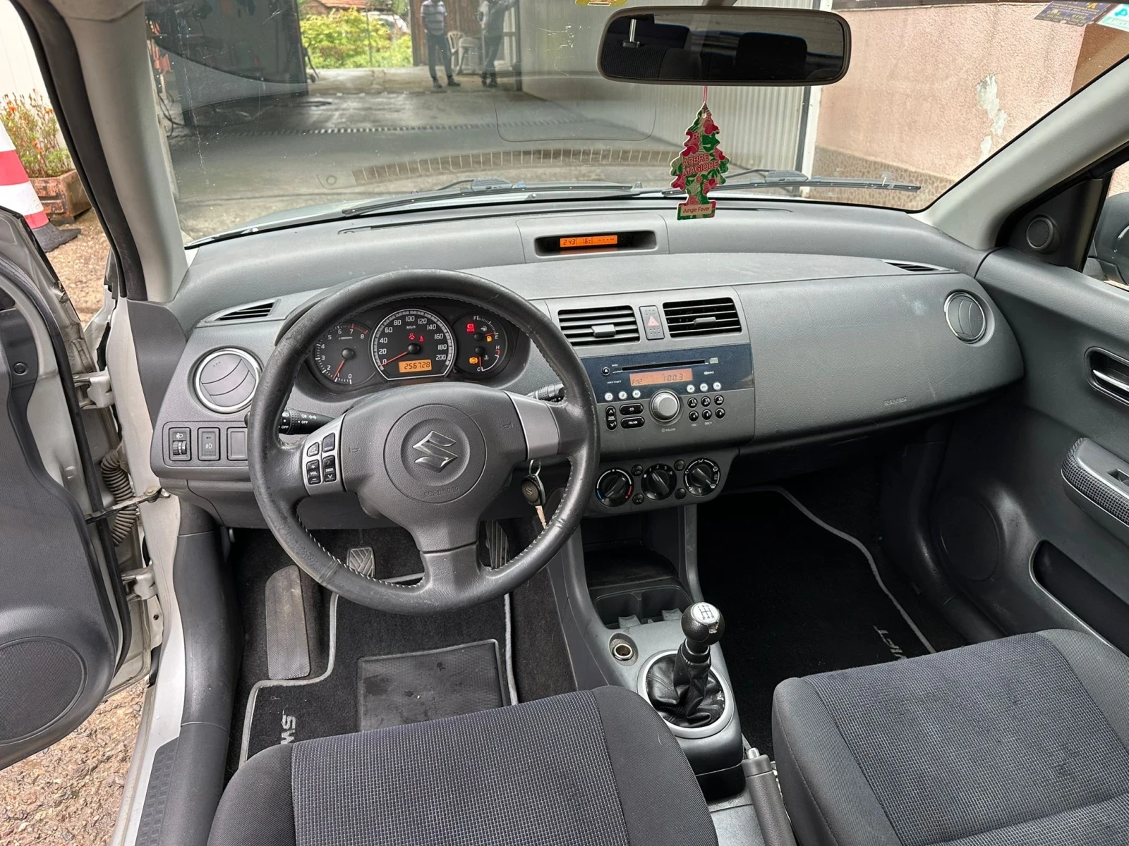 Suzuki Swift 1.3 4х4 - изображение 9