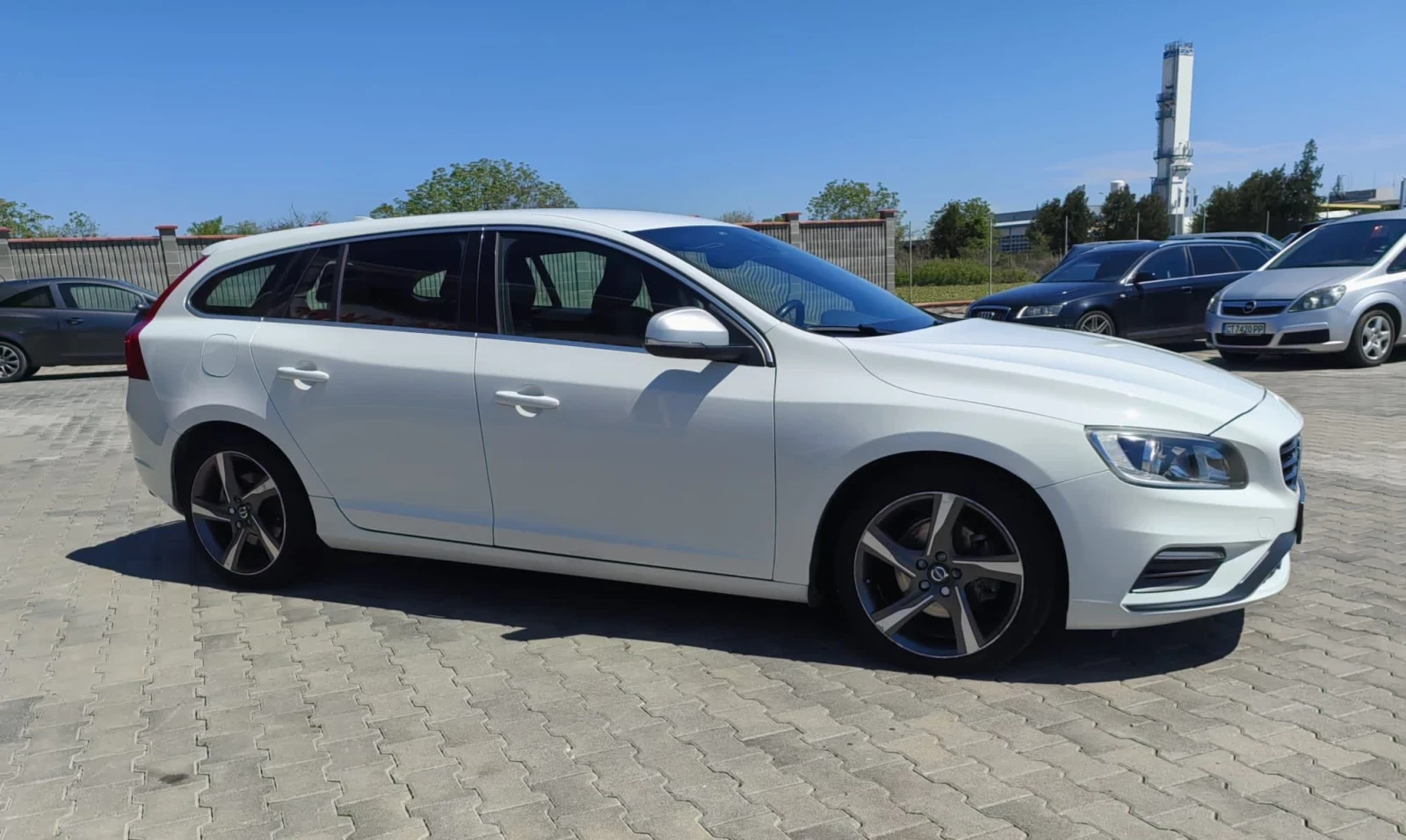 Volvo V60 2.0D R.DESIGN - изображение 3