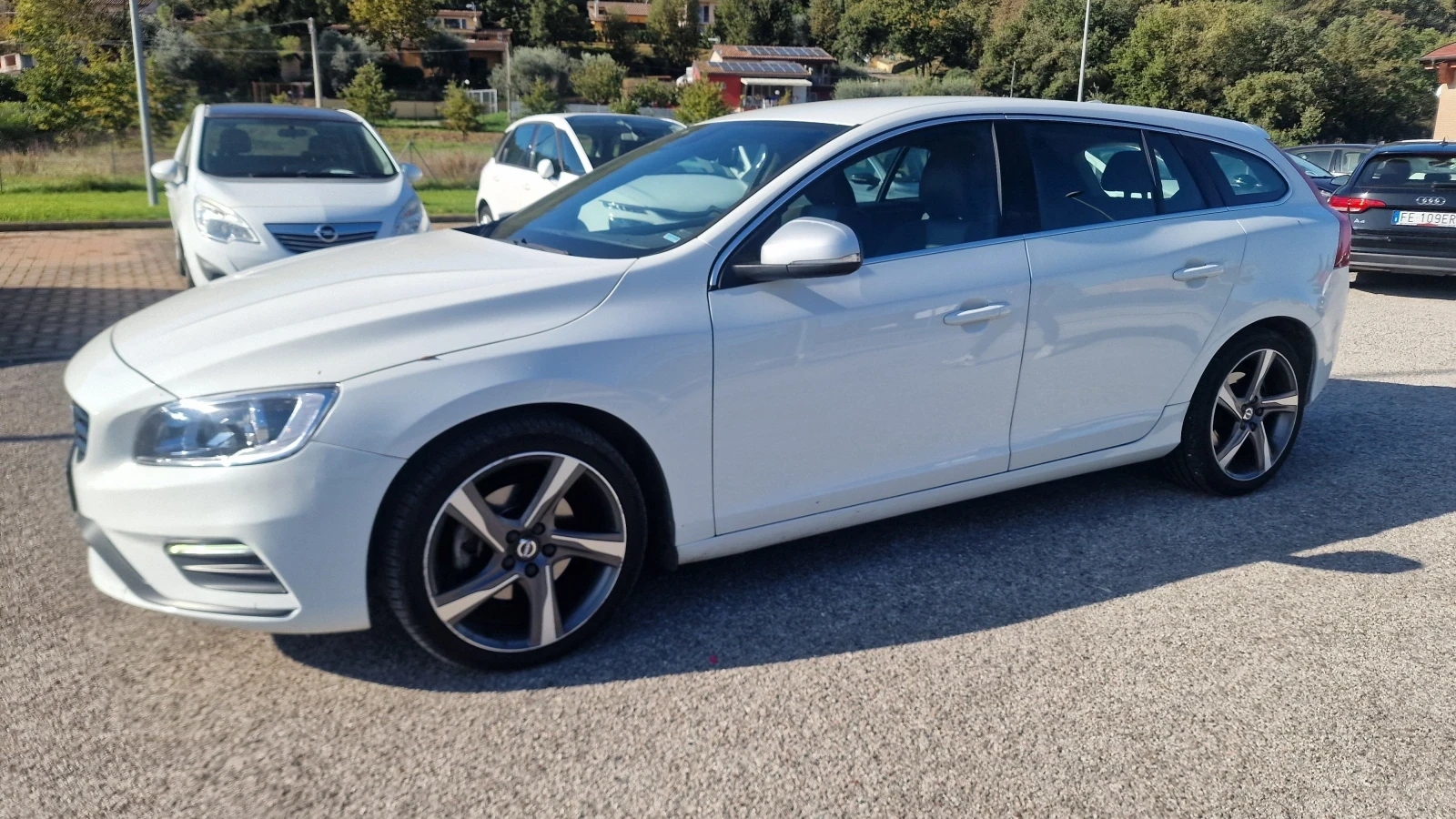 Volvo V60 2.0D R.DESIGN - [1] 