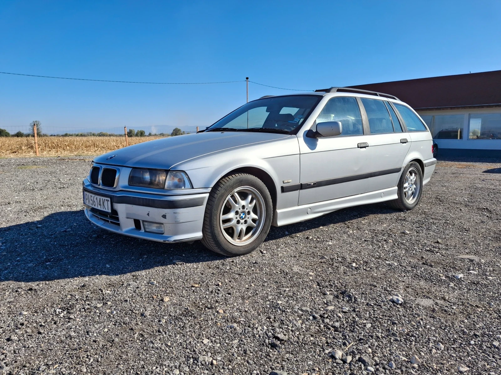 BMW 323  - изображение 9