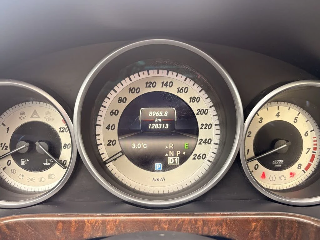 Mercedes-Benz E 350 4matic * CARFAX * АвтоКредит * (ЦЕНА ДО БГ) - изображение 10