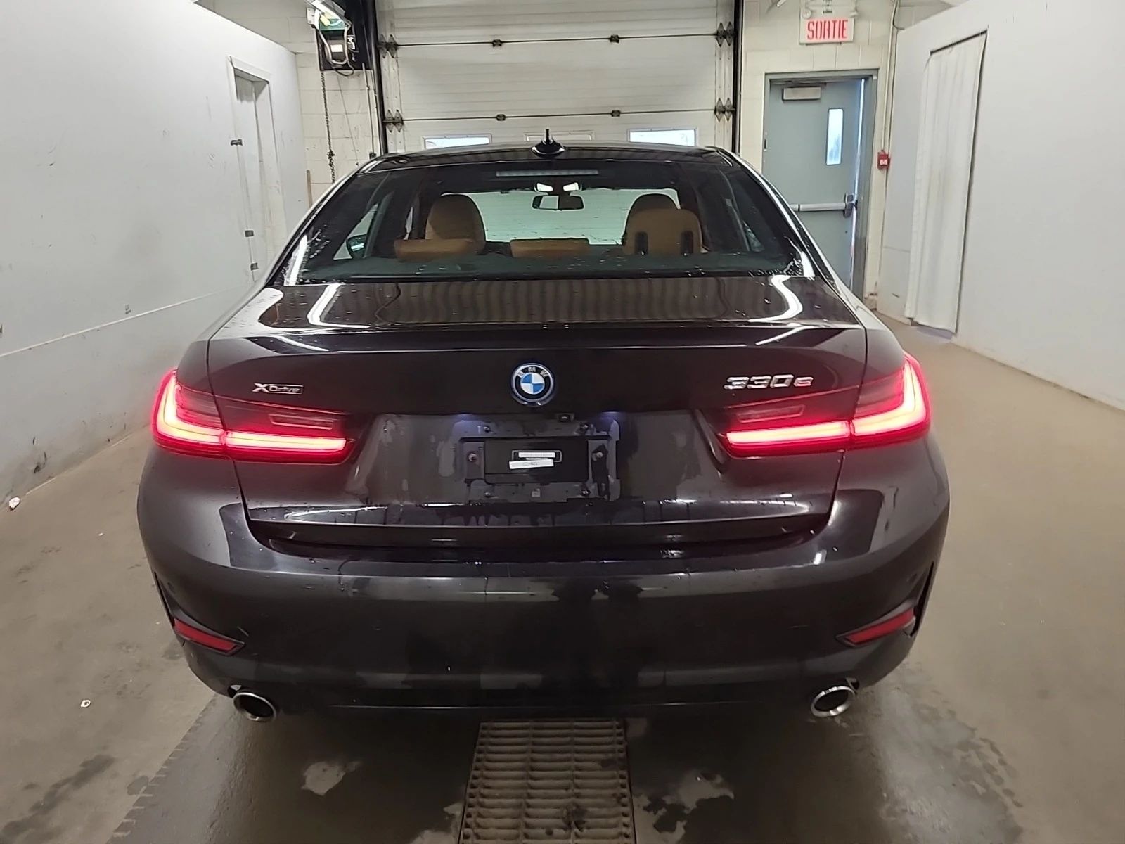 BMW 330 E HYBRID * * CARFAX * * АВТО КРЕДИТ * *  - изображение 5