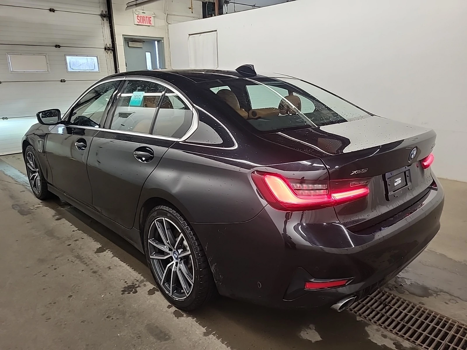 BMW 330 E HYBRID * * CARFAX * * АВТО КРЕДИТ * *  - изображение 6