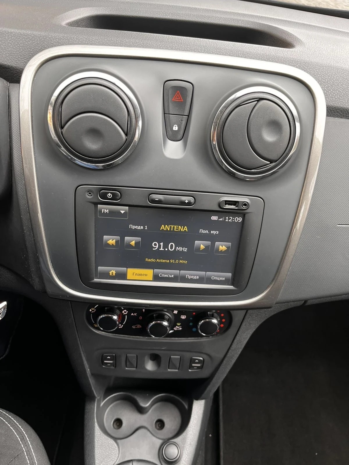 Dacia Sandero, снимка 9 - Автомобили и джипове - 53926231