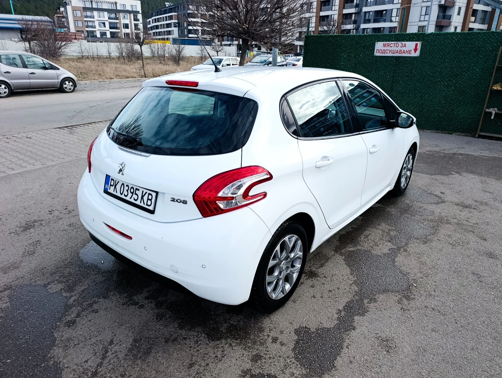 Peugeot 208 1.4, снимка 11 - Автомобили и джипове - 53932374