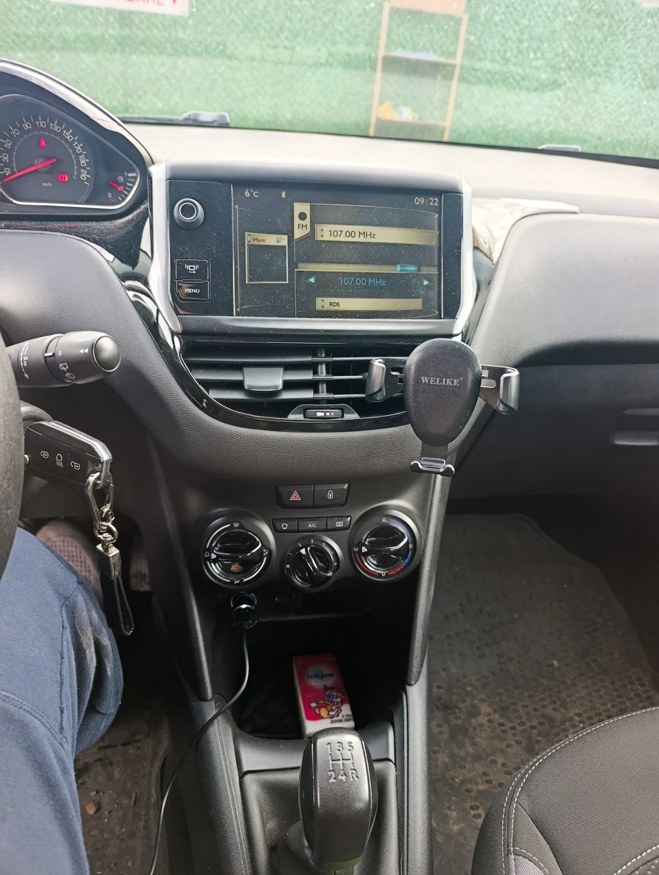 Peugeot 208 1.4, снимка 6 - Автомобили и джипове - 53932374