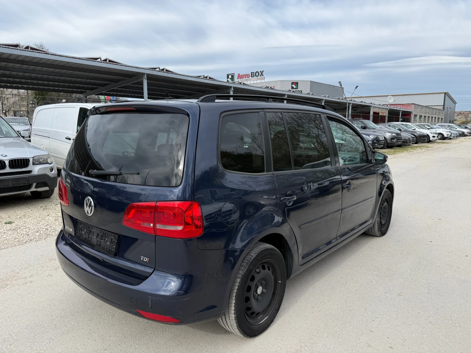 VW Touran 1.6TDI - 105к.с. - Автоматик, снимка 4 - Автомобили и джипове - 54126058