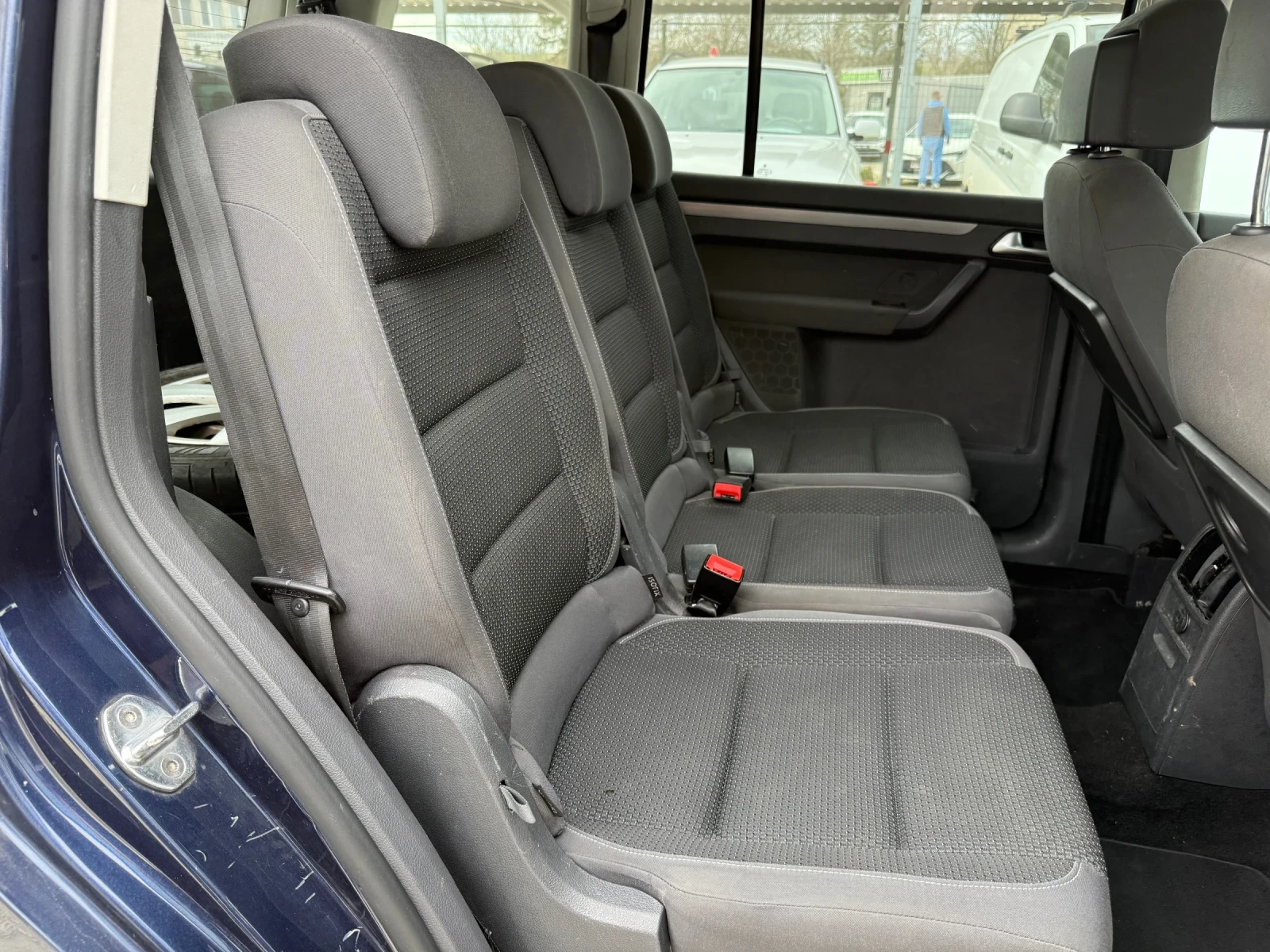 VW Touran 1.6TDI - 105к.с. - Автоматик, снимка 14 - Автомобили и джипове - 54126058