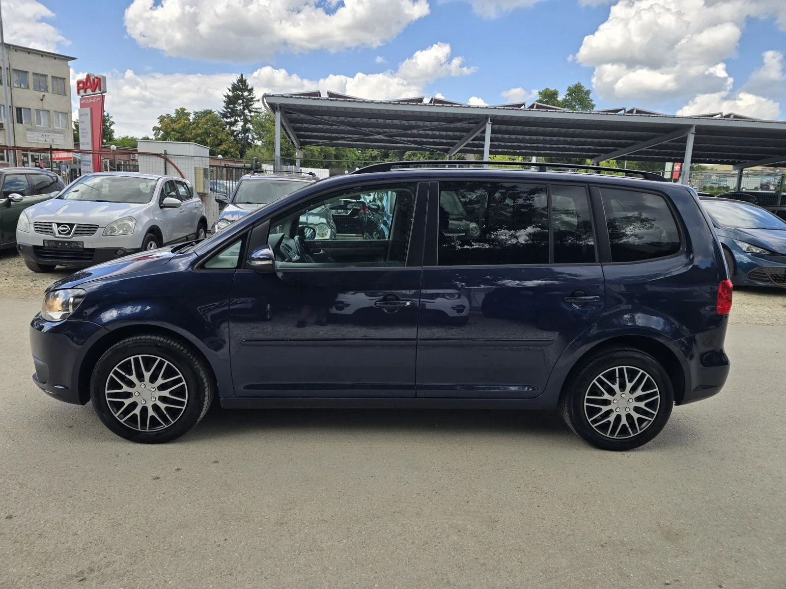 VW Touran 1.6TDI - 105к.с. - Автоматик, снимка 7 - Автомобили и джипове - 54126058