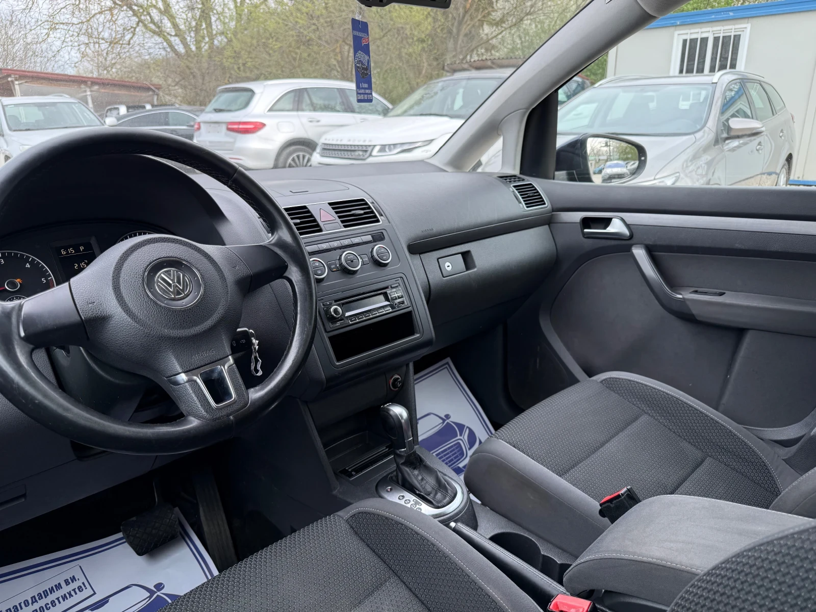 VW Touran 1.6TDI - 105к.с. - Автоматик, снимка 10 - Автомобили и джипове - 54126058