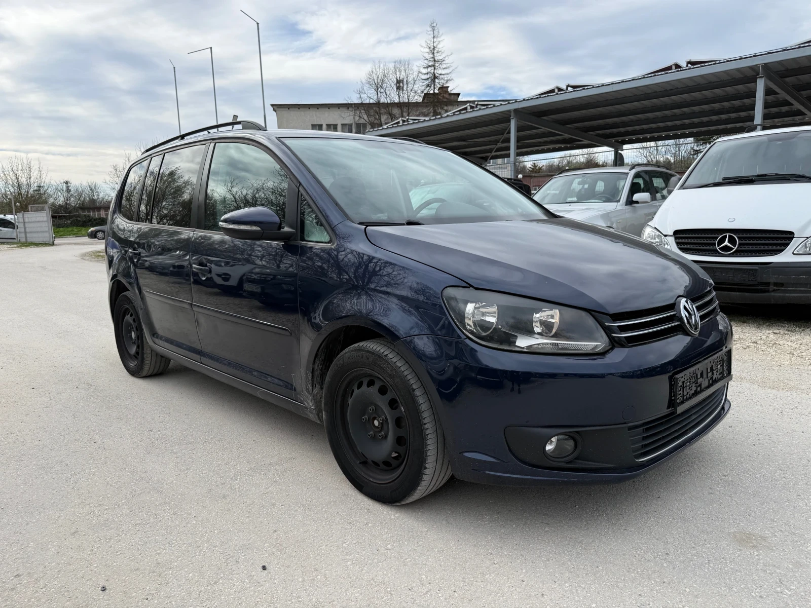 VW Touran 1.6TDI - 105к.с. - Автоматик, снимка 2 - Автомобили и джипове - 54126058