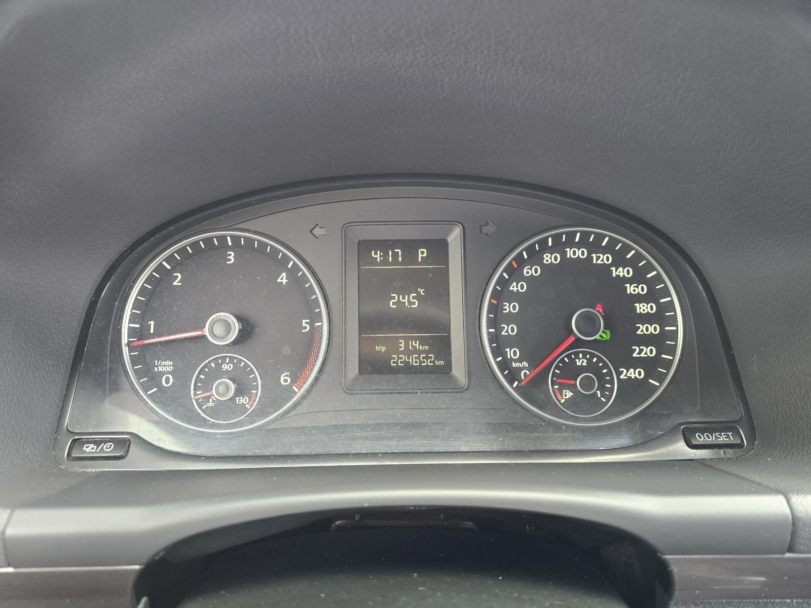 VW Touran 1.6TDI - 105к.с. - Автоматик, снимка 17 - Автомобили и джипове - 54126058