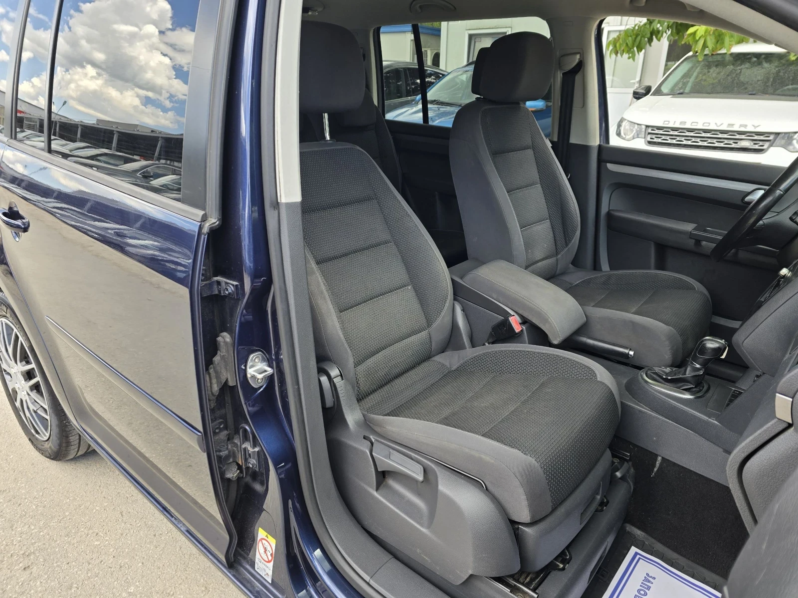 VW Touran 1.6TDI - 105к.с. - Автоматик, снимка 12 - Автомобили и джипове - 54126058