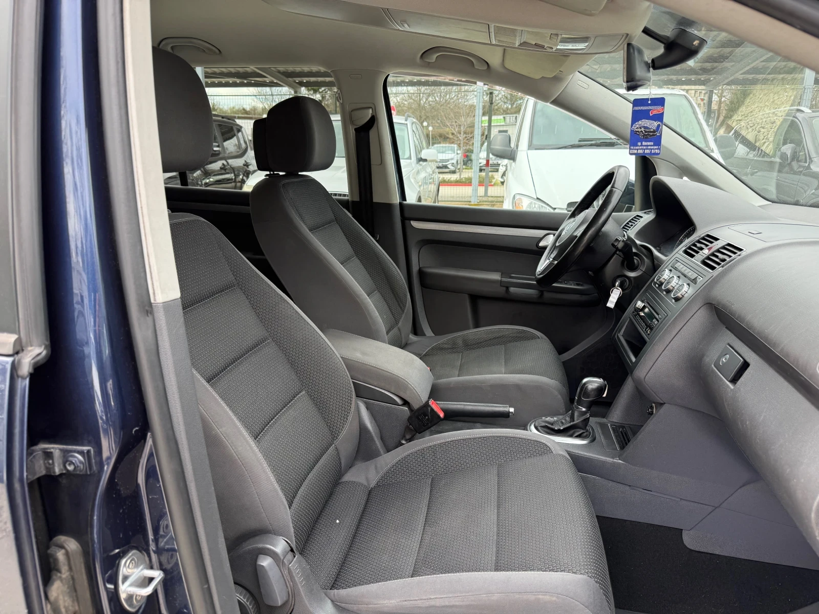 VW Touran 1.6TDI - 105к.с. - Автоматик, снимка 11 - Автомобили и джипове - 54126058