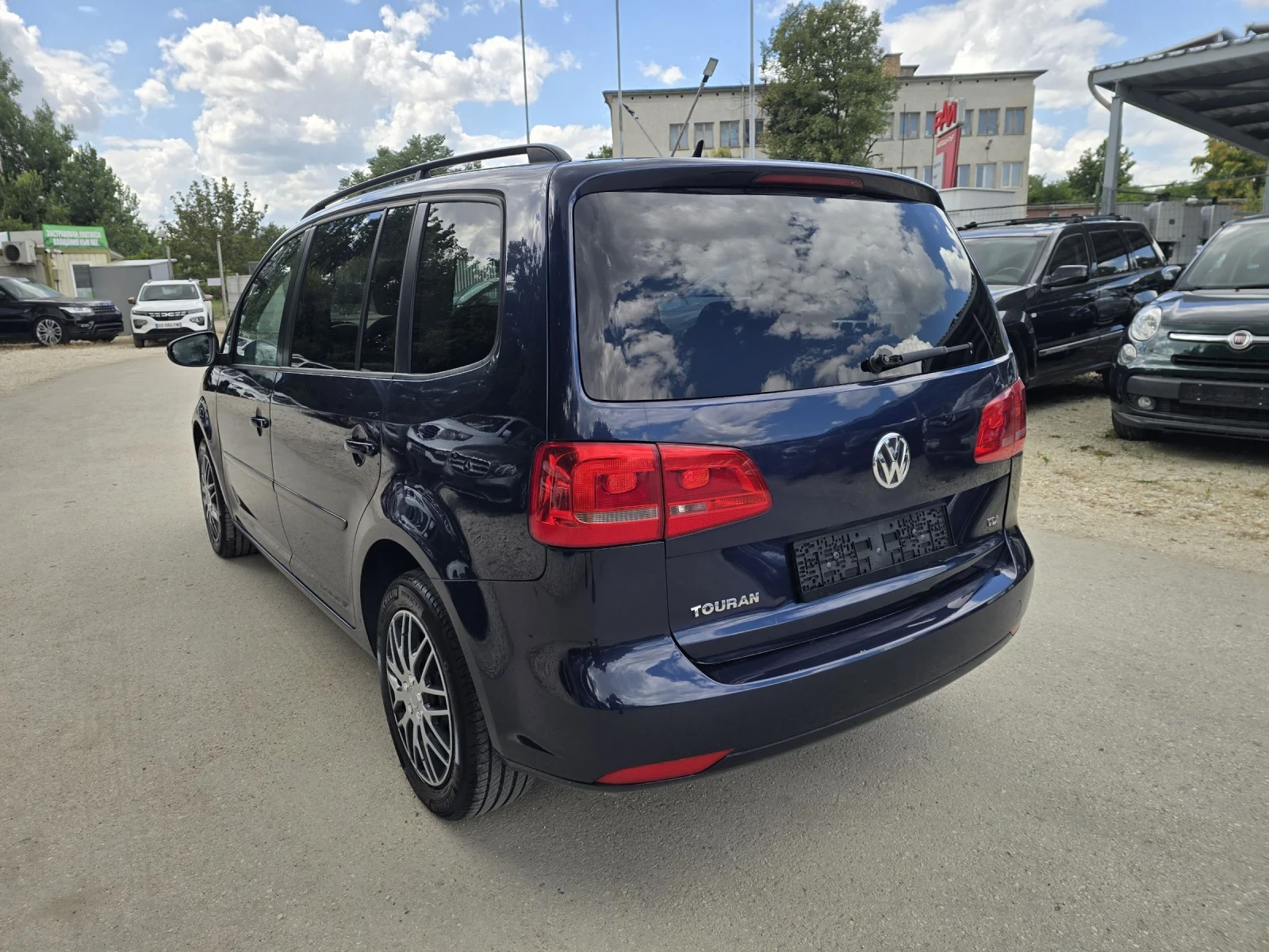 VW Touran 1.6TDI - 105к.с. - Автоматик, снимка 3 - Автомобили и джипове - 54126058