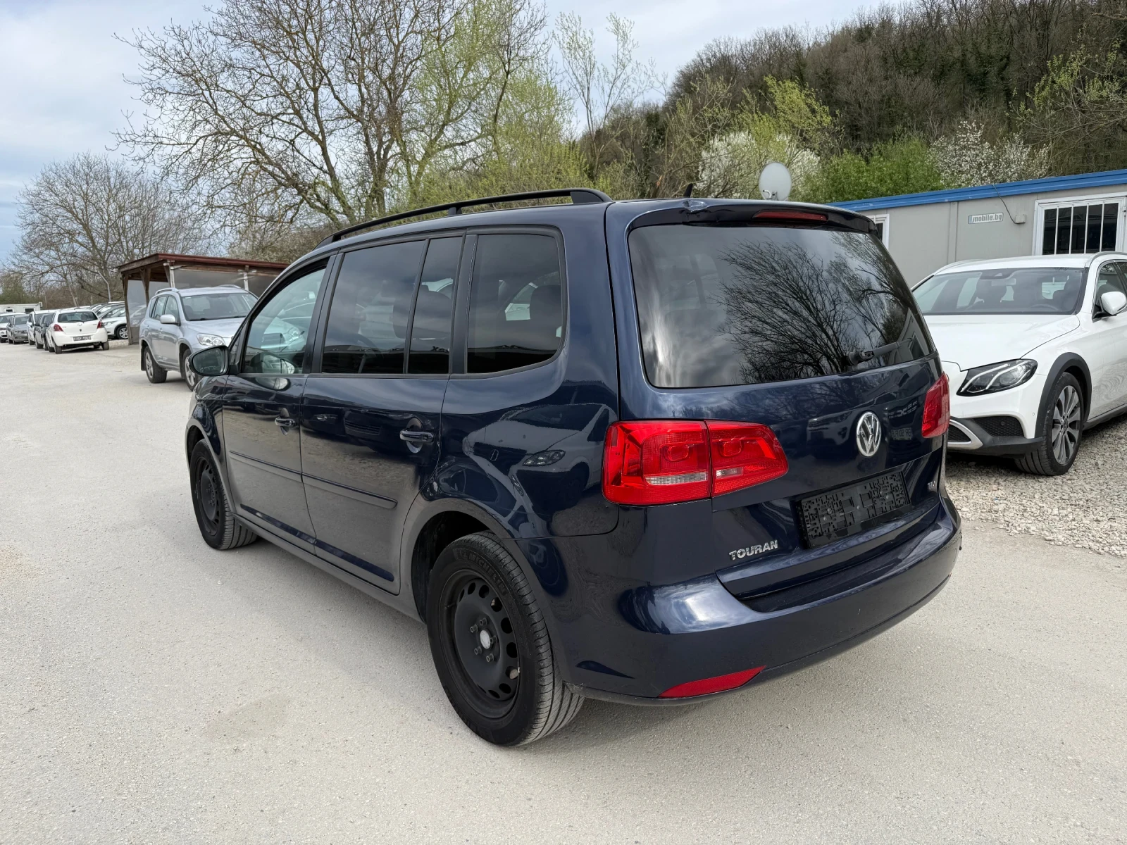 VW Touran 1.6TDI - 105к.с. - Автоматик, снимка 5 - Автомобили и джипове - 54126058