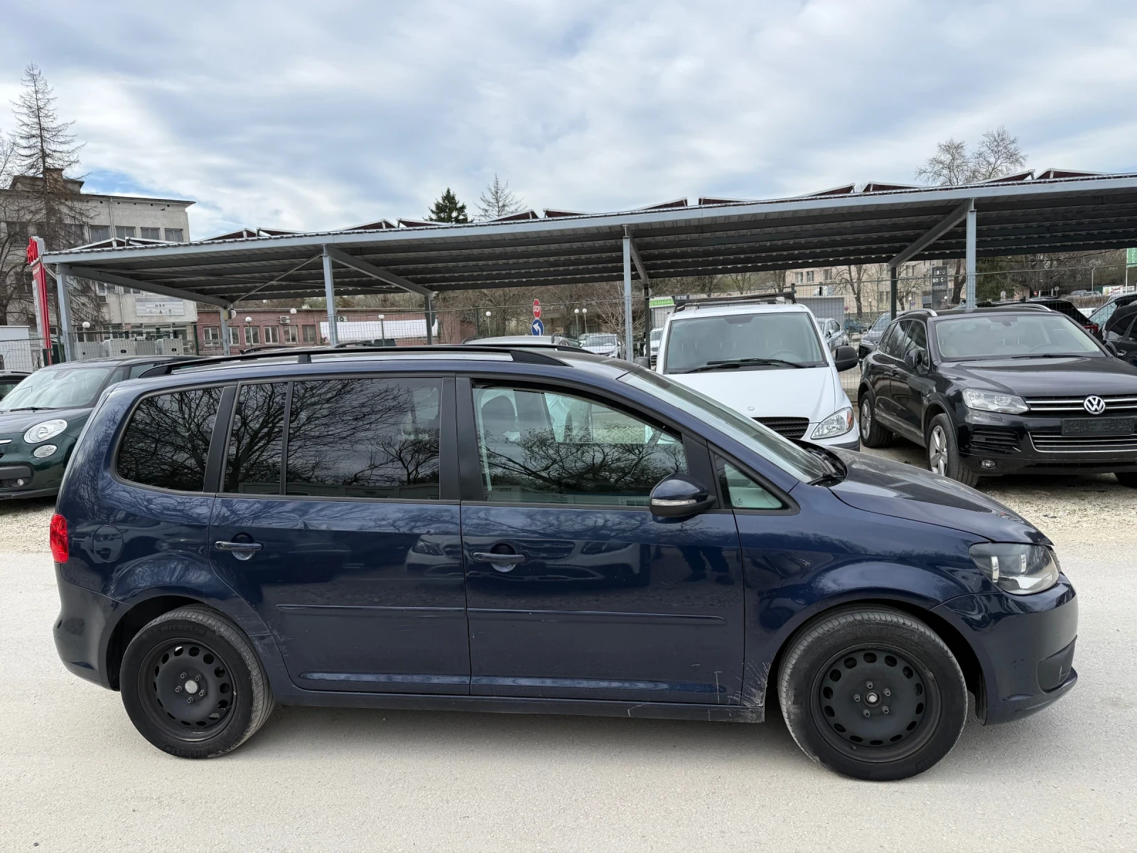 VW Touran 1.6TDI - 105к.с. - Автоматик, снимка 6 - Автомобили и джипове - 54126058