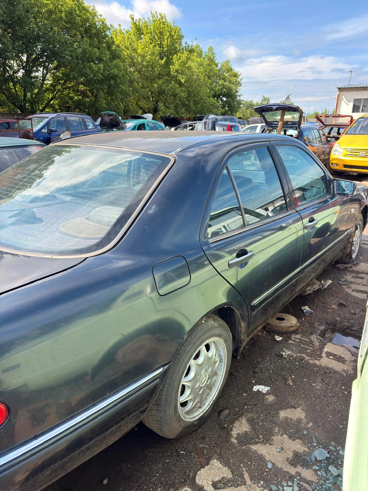 Mercedes-Benz E 200, снимка 4 - Автомобили и джипове - 54912066