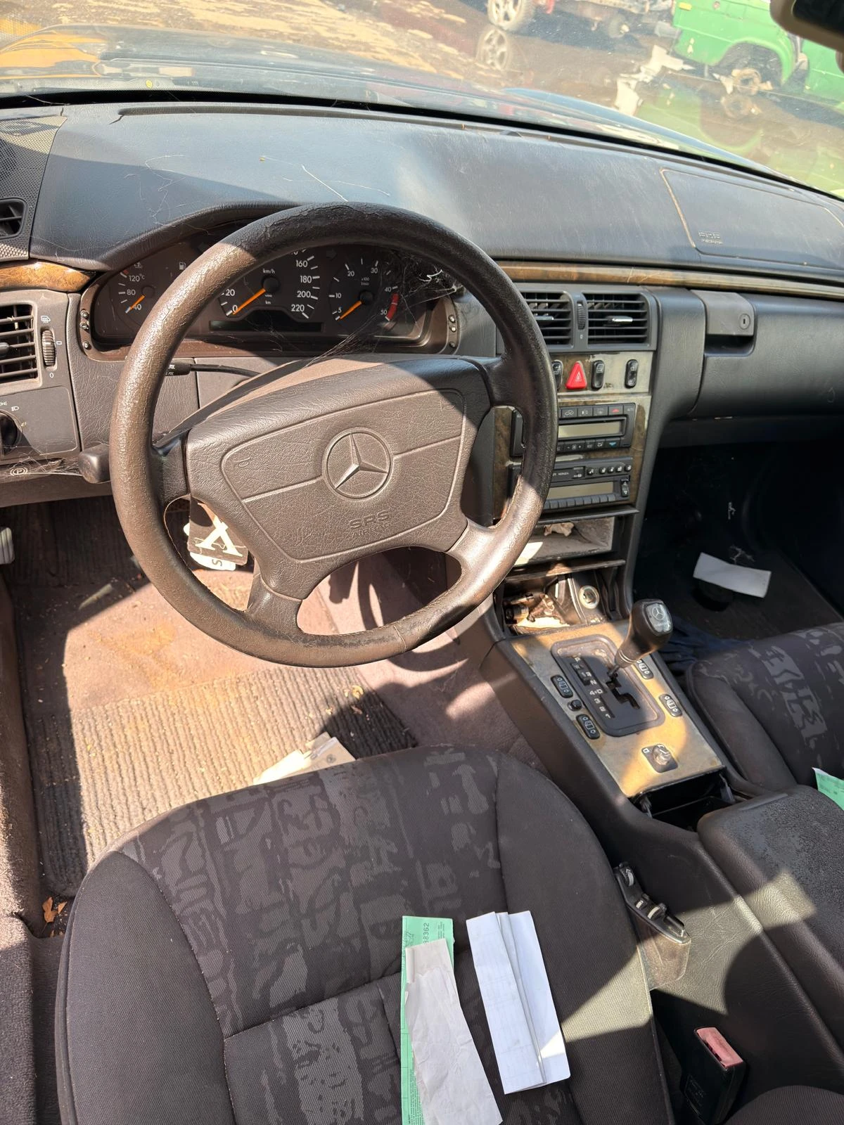 Mercedes-Benz E 200, снимка 6 - Автомобили и джипове - 54912066