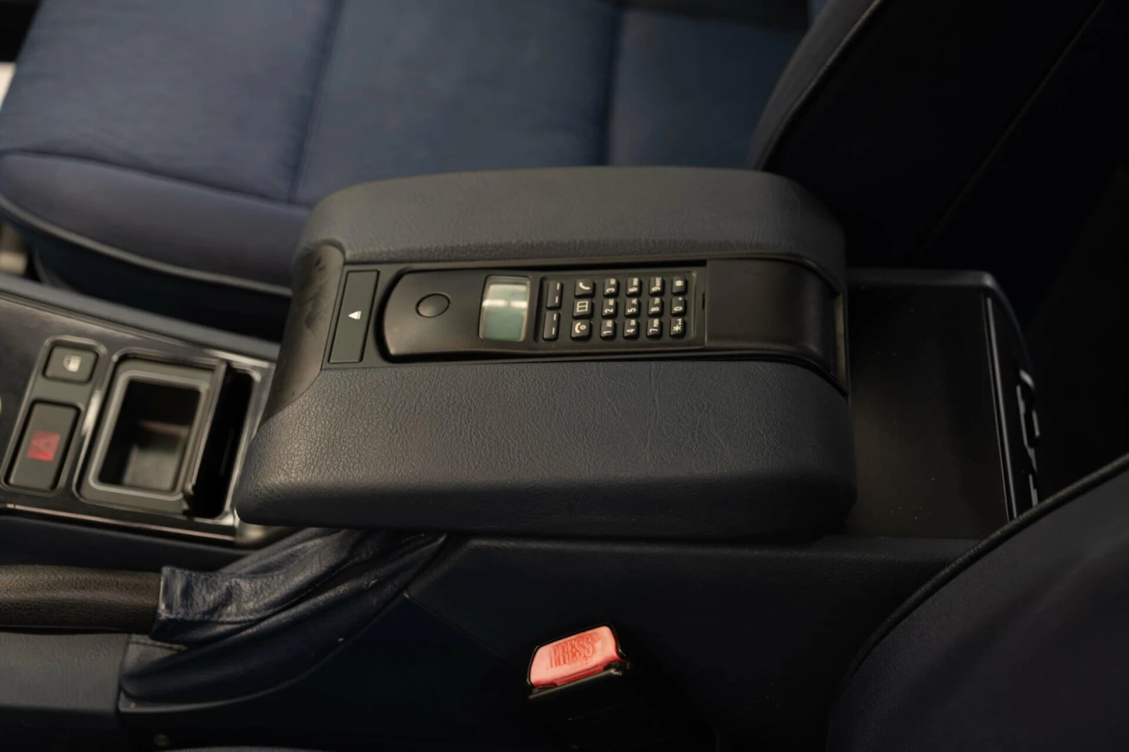 BMW 525 i/Business packet/PDC/Xenon/Rain Sensor/Isofix/, снимка 10 - Автомобили и джипове - 55073355