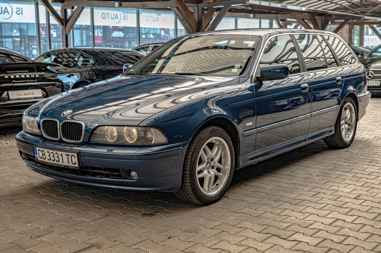 BMW 525 i/Business packet/PDC/Xenon/Rain Sensor/Isofix/, снимка 3 - Автомобили и джипове - 55073355