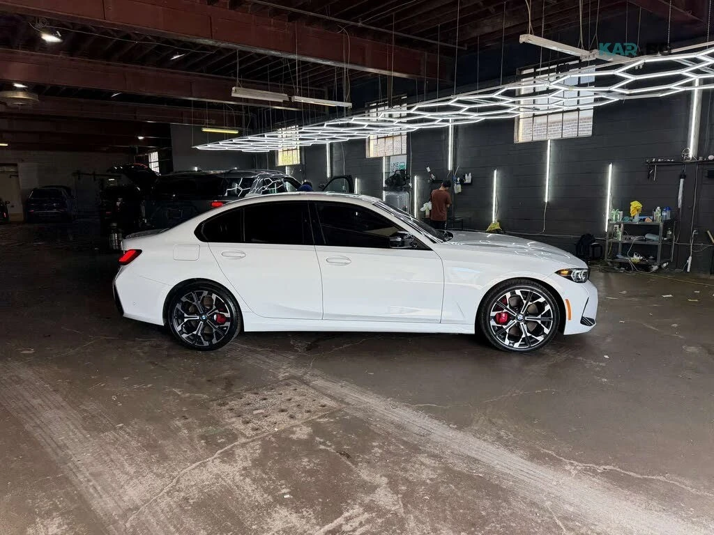 BMW 330 * M-SPORT * AWD * Автокредит (Цена до България), снимка 4 - Автомобили и джипове - 55101550