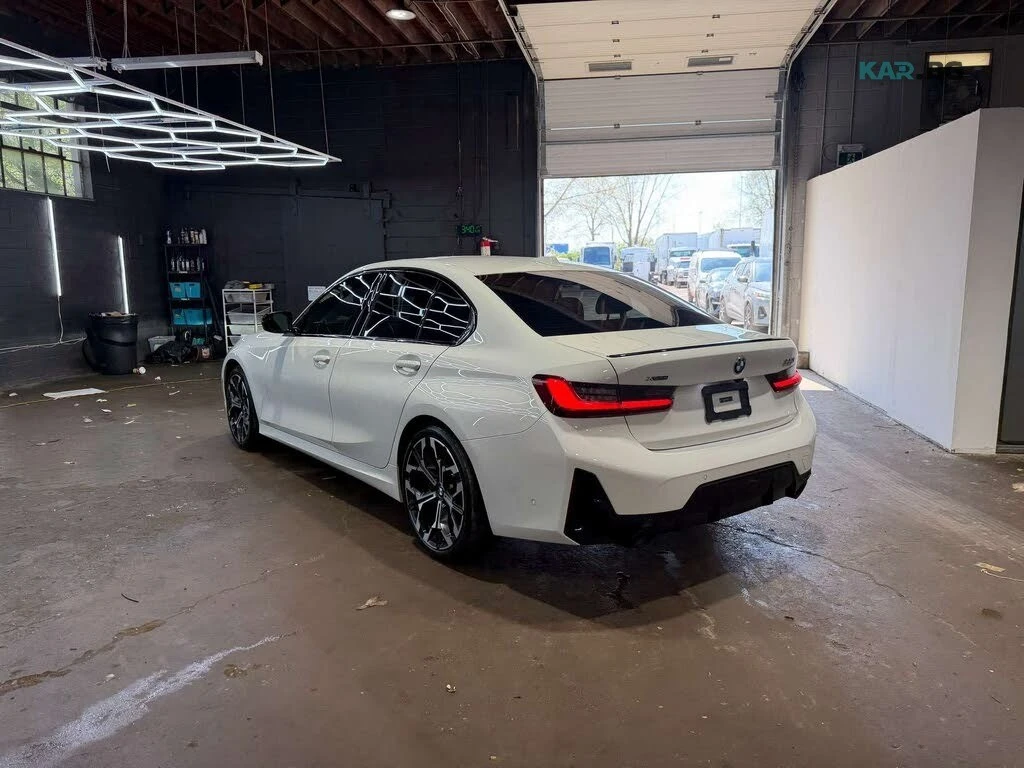 BMW 330 * M-SPORT * AWD * Автокредит (Цена до България), снимка 5 - Автомобили и джипове - 55101550