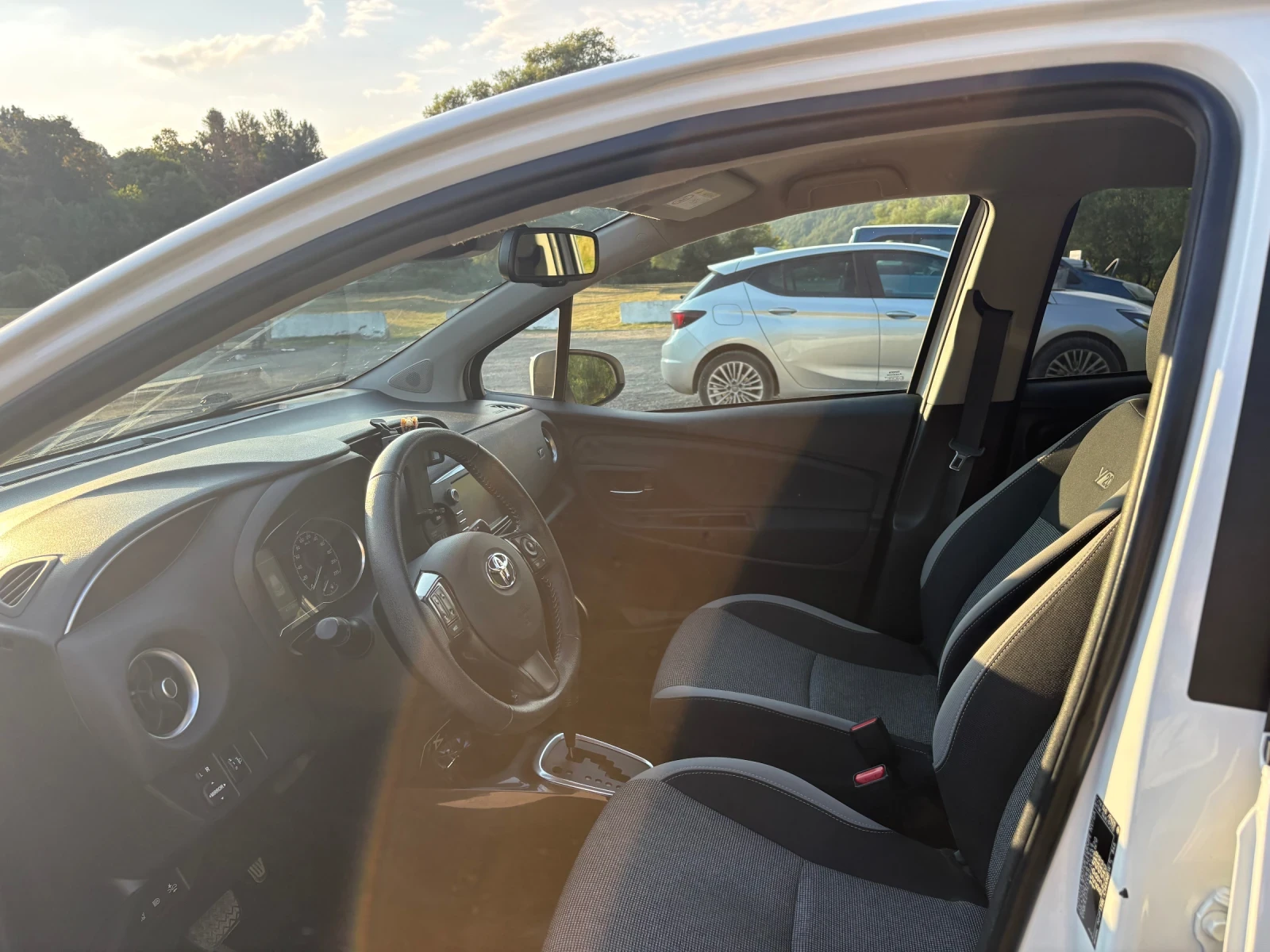 Toyota Yaris, снимка 10 - Автомобили и джипове - 55564526