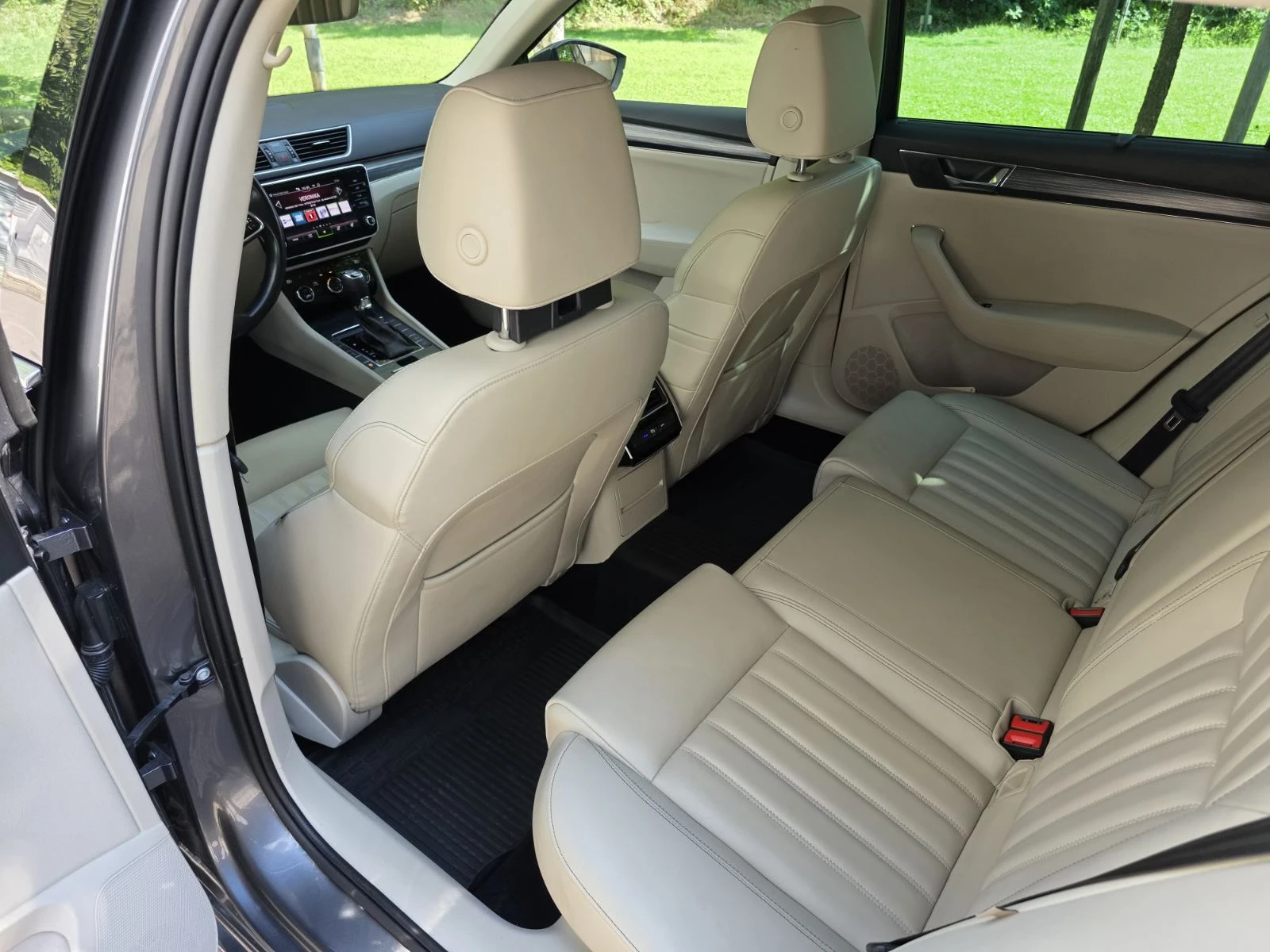 Skoda Superb 2.0d / 4x4 / АВТОМАТИК, снимка 12 - Автомобили и джипове - 55586650