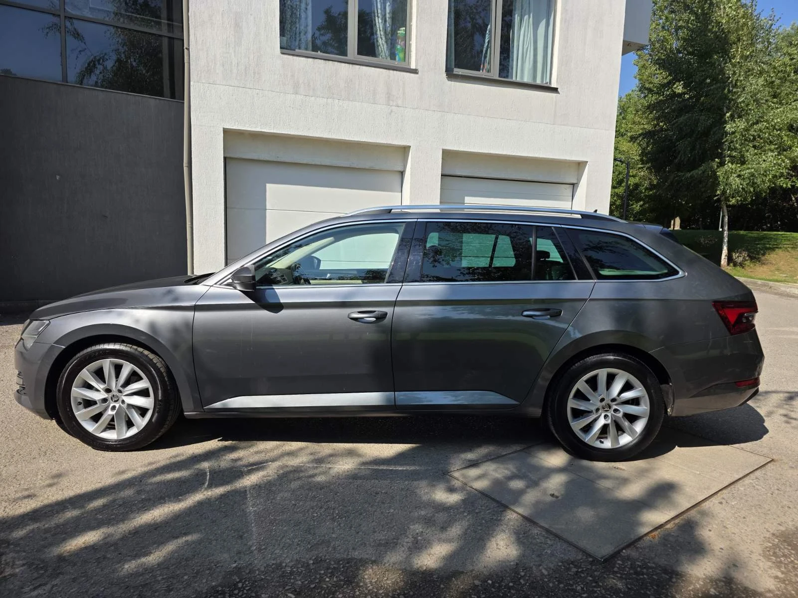 Skoda Superb 2.0d / 4x4 / АВТОМАТИК, снимка 4 - Автомобили и джипове - 55586650