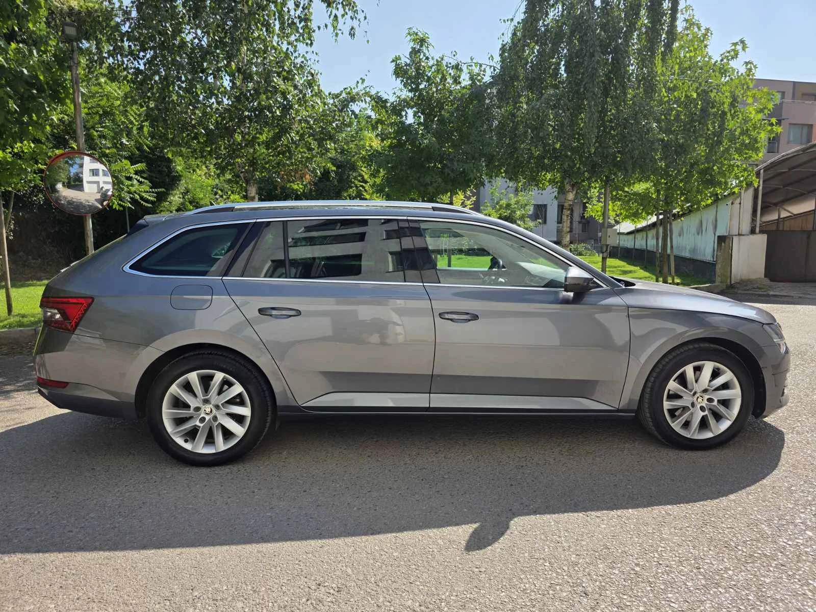 Skoda Superb 2.0d / 4x4 / АВТОМАТИК, снимка 8 - Автомобили и джипове - 55586650