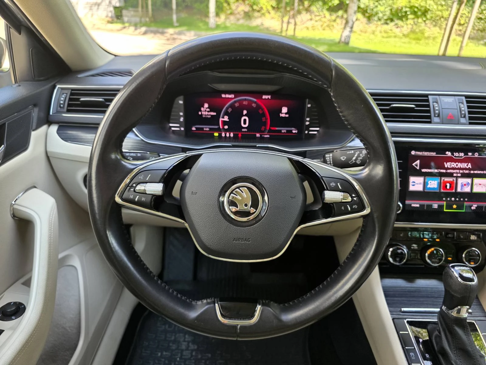 Skoda Superb 2.0d / 4x4 / АВТОМАТИК, снимка 13 - Автомобили и джипове - 55586650