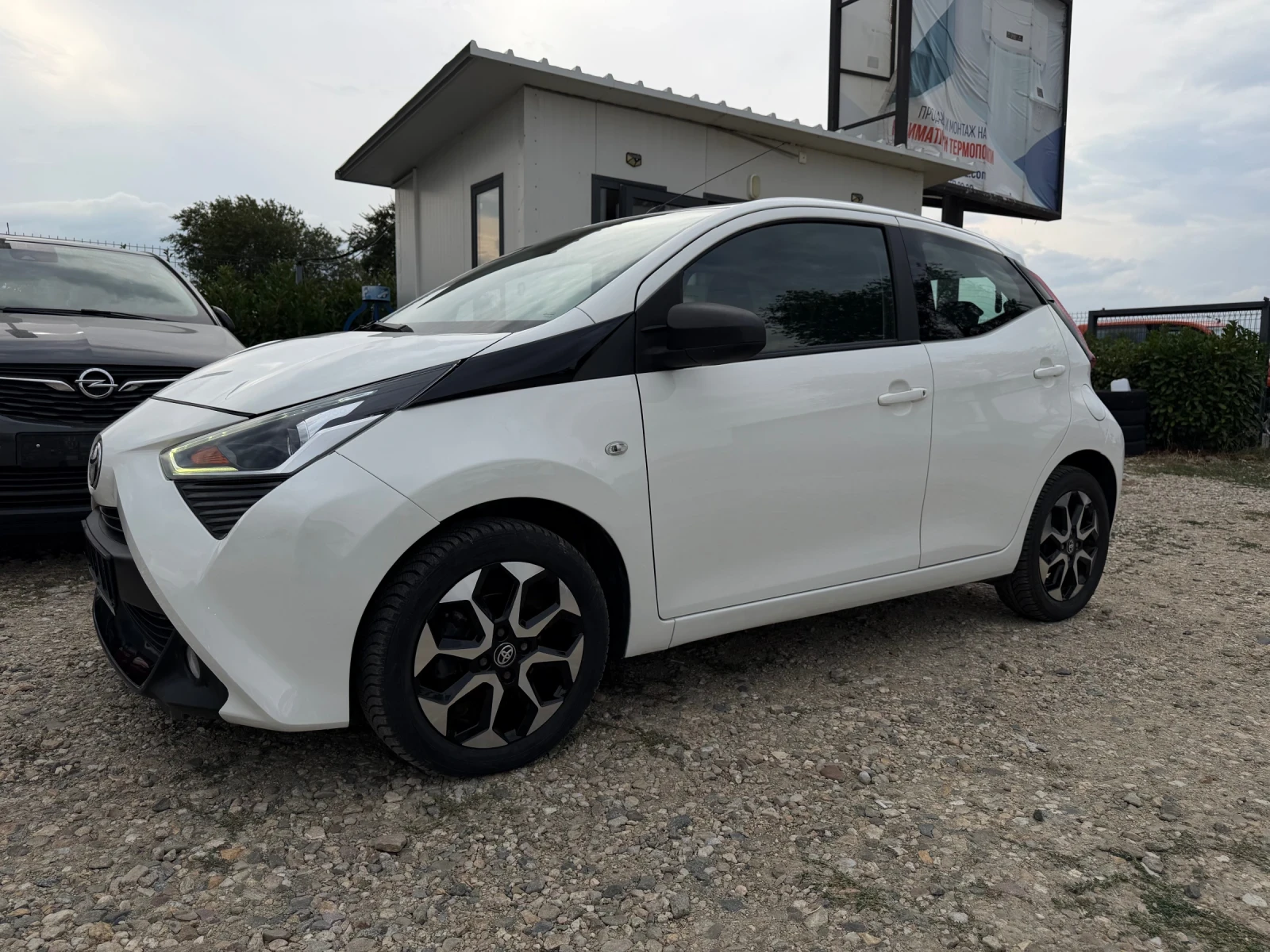 Toyota Aygo, снимка 2 - Автомобили и джипове - 56045785