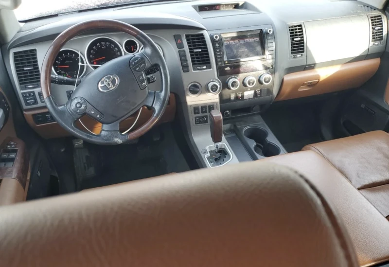 Toyota Sequoia, снимка 8 - Автомобили и джипове - 48683603