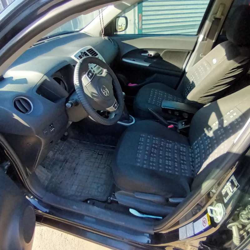 Toyota Urban Cruiser 4х4 AWD гаражна, снимка 7 - Автомобили и джипове - 52940107