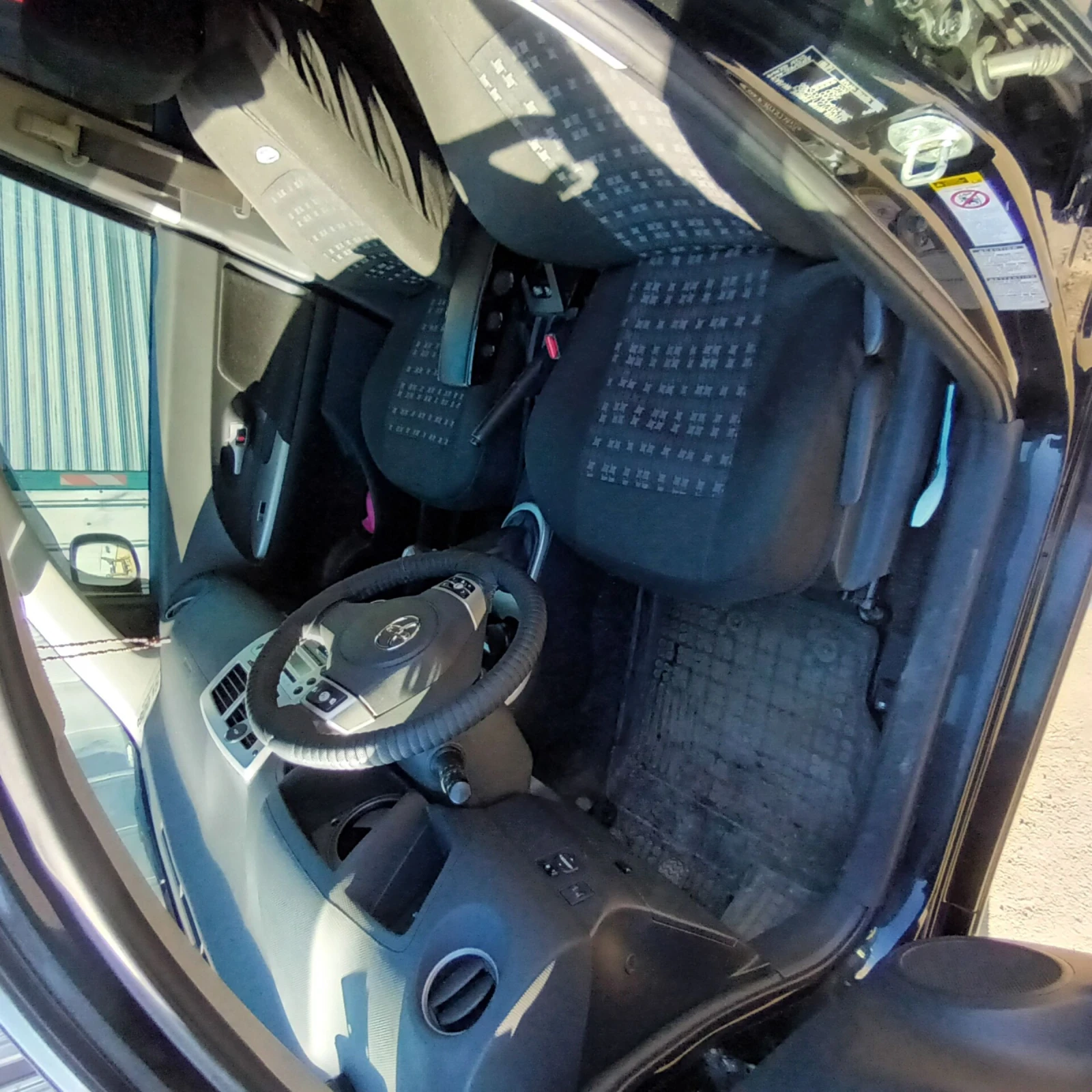 Toyota Urban Cruiser 4х4 AWD гаражна, снимка 4 - Автомобили и джипове - 52940107