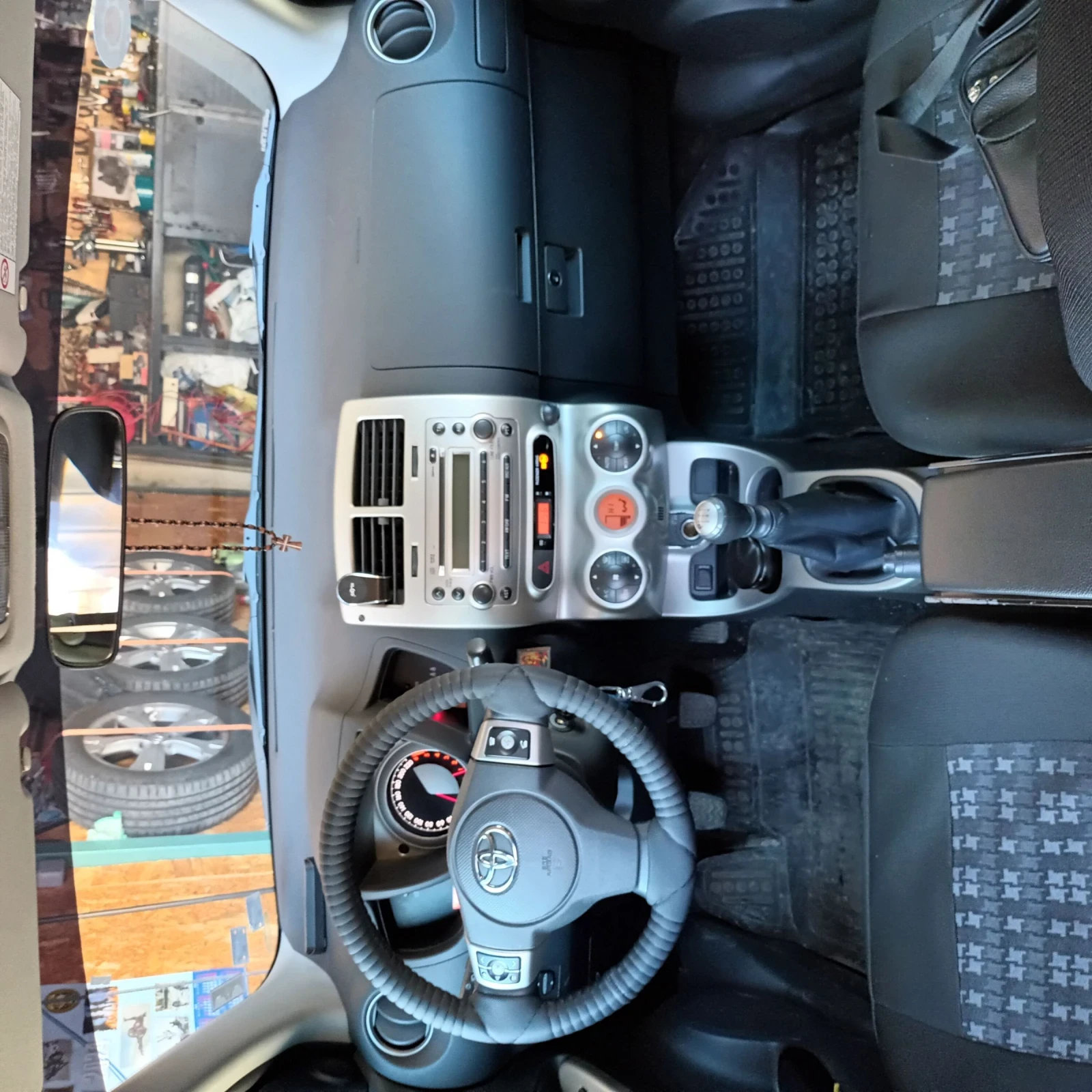 Toyota Urban Cruiser 4х4 AWD гаражна, снимка 3 - Автомобили и джипове - 52940107
