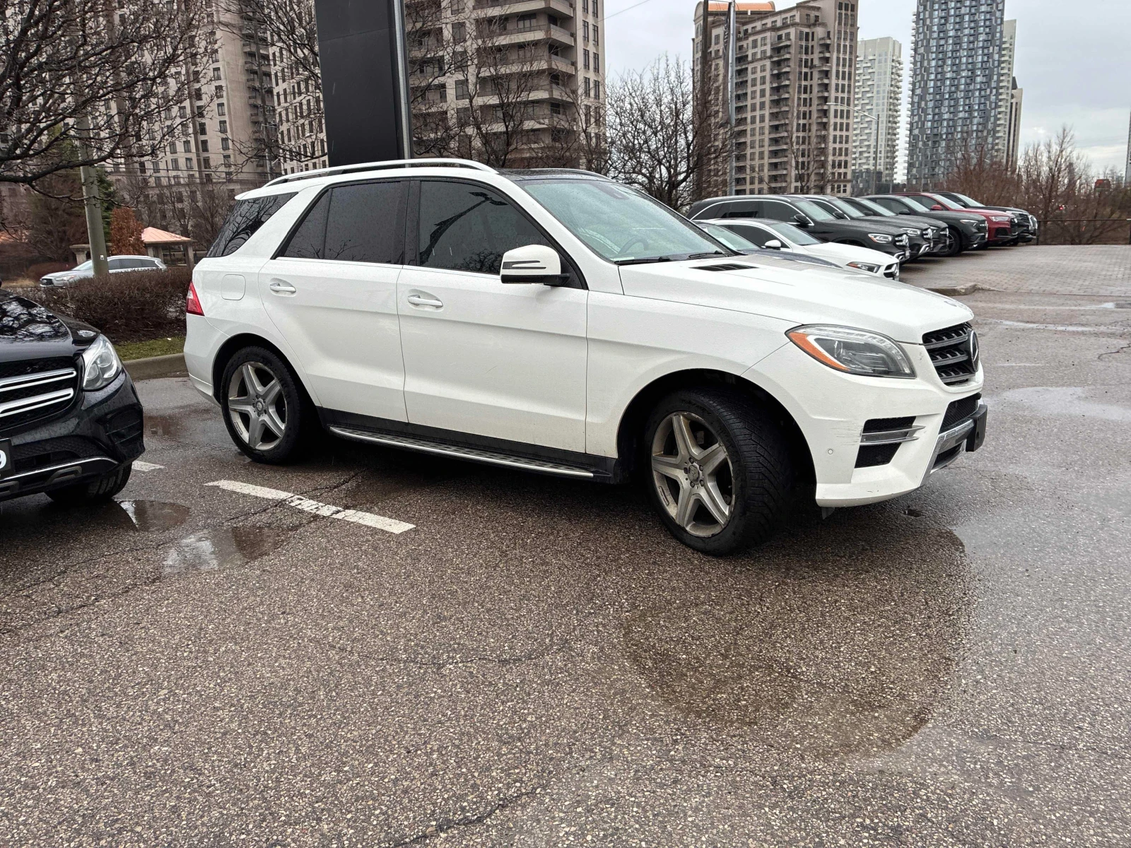 Mercedes-Benz ML 350 Diesel* ПОДГРЕВ* HARMAN* 360* PANO* KEYLESS, снимка 3 - Автомобили и джипове - 54231081