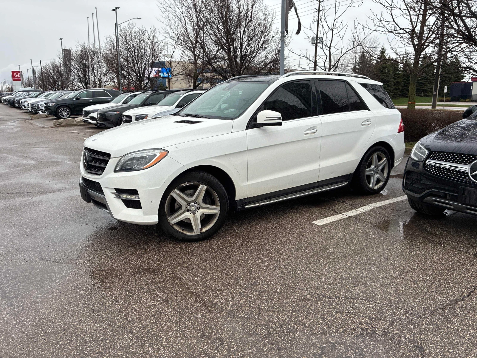Mercedes-Benz ML 350 Diesel* ПОДГРЕВ* HARMAN* 360* PANO* KEYLESS, снимка 2 - Автомобили и джипове - 54231081