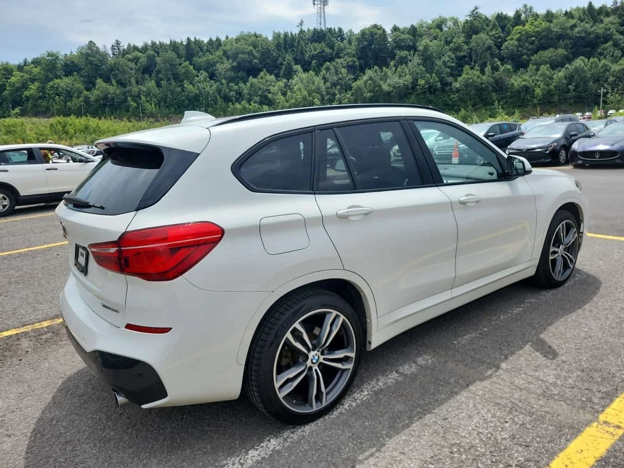 BMW X1 XDRIVE28I | CARFAX | АВТОКРЕДИТ БЕЗ ПЪРВОНАЧАЛНА , снимка 3 - Автомобили и джипове - 55303940