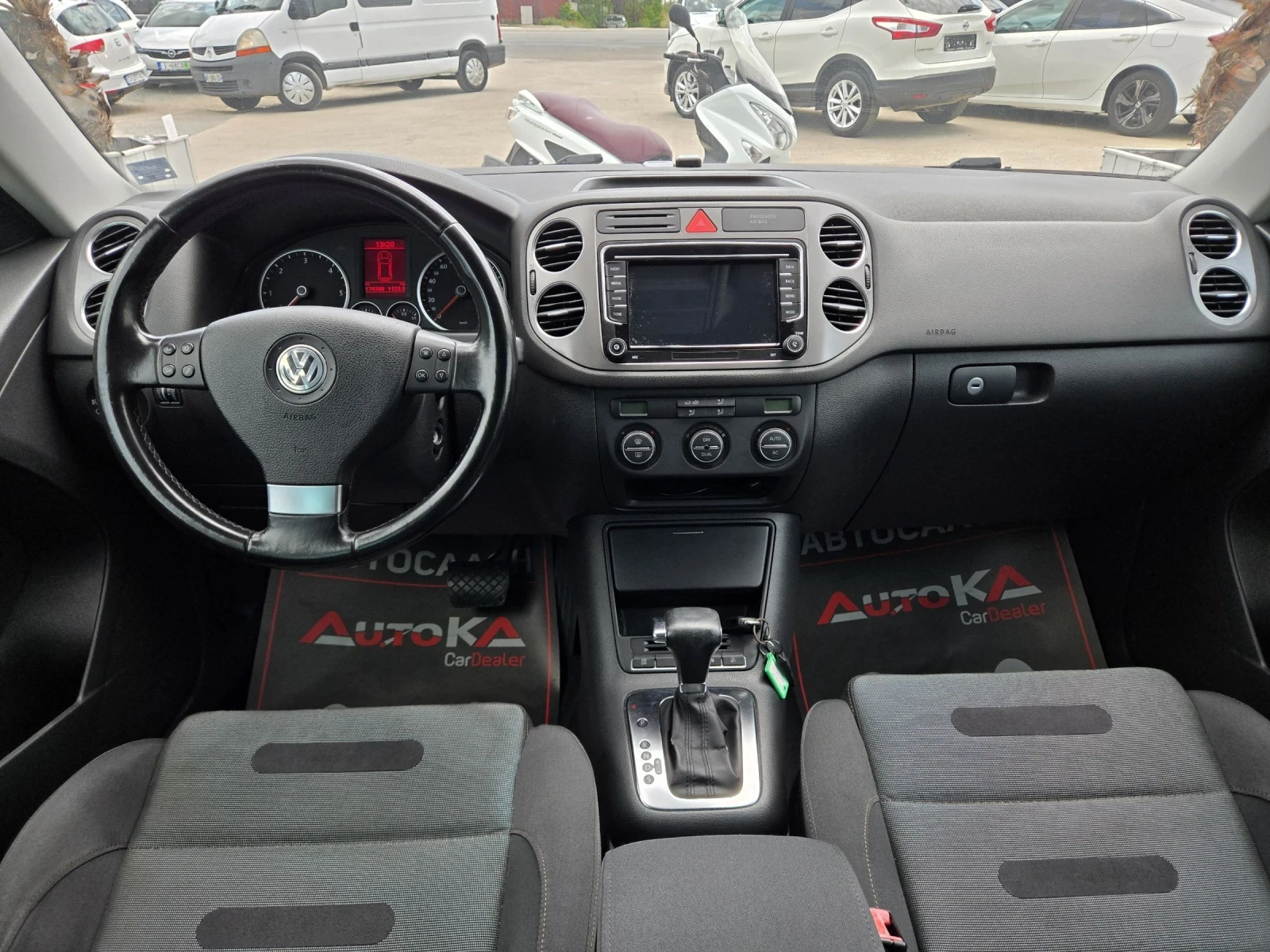 VW Tiguan 2.0TDI-140кс= АВТОМАТ= 4Х4= НАВИ= КАМЕРА, снимка 12 - Автомобили и джипове - 55657024