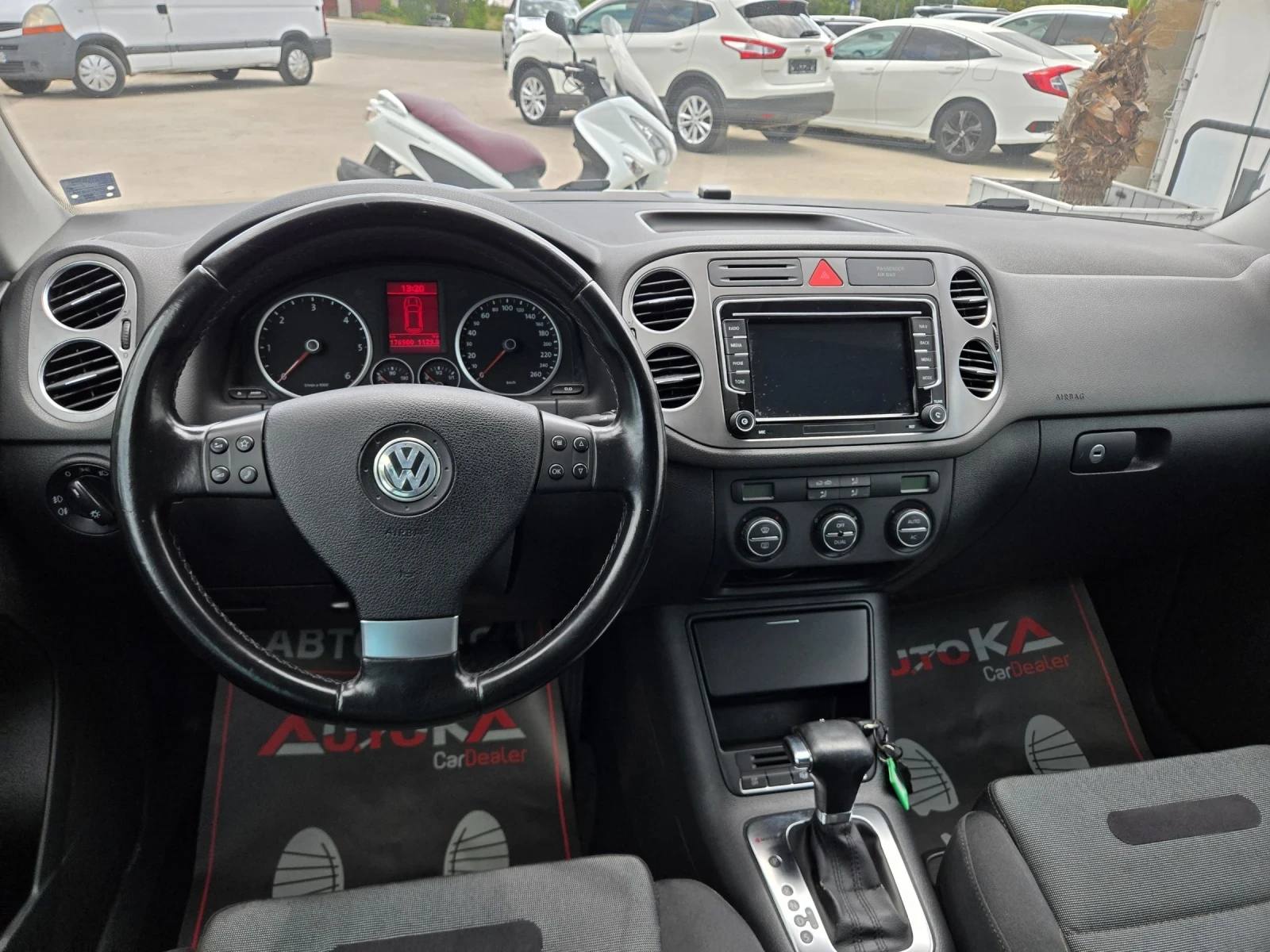 VW Tiguan 2.0TDI-140кс= АВТОМАТ= 4Х4= НАВИ= КАМЕРА, снимка 11 - Автомобили и джипове - 55657024